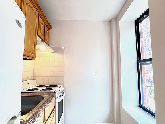 4th image of 31 Oliver St APT 3E
