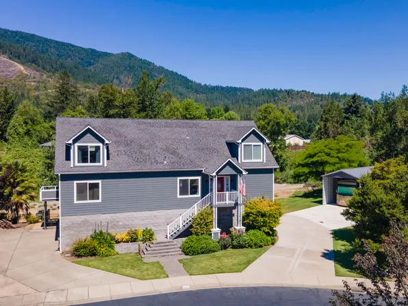 106 Creek View Ln, Rogue River, OR 97537