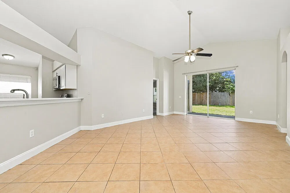 4 bed, 3.0 bath, 1797 sqft, $2,355 — Photo 4