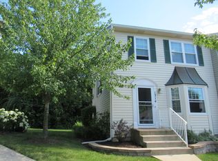 1314 Windsor Ct, Geneva, IL 60134