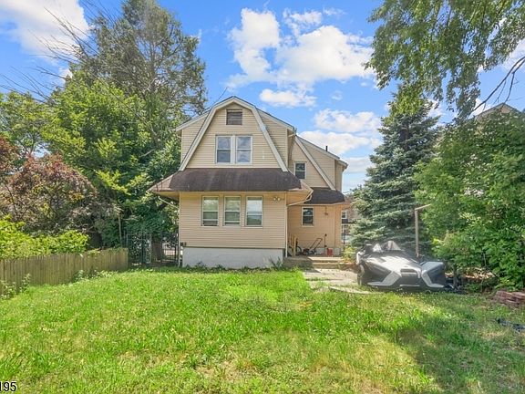 3rd image of 334 Brook Ave