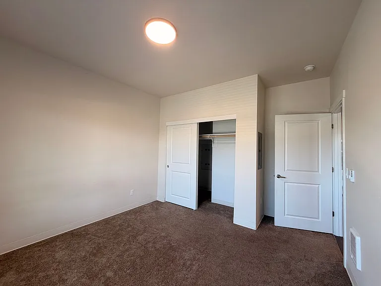 Creek's Edge Apartments — Photo 32