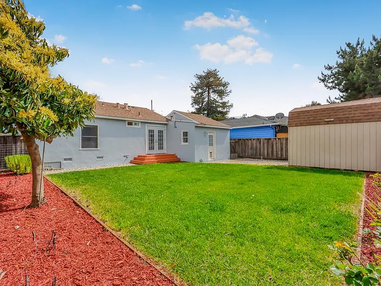 2239 Poplar Ave — Photo 13