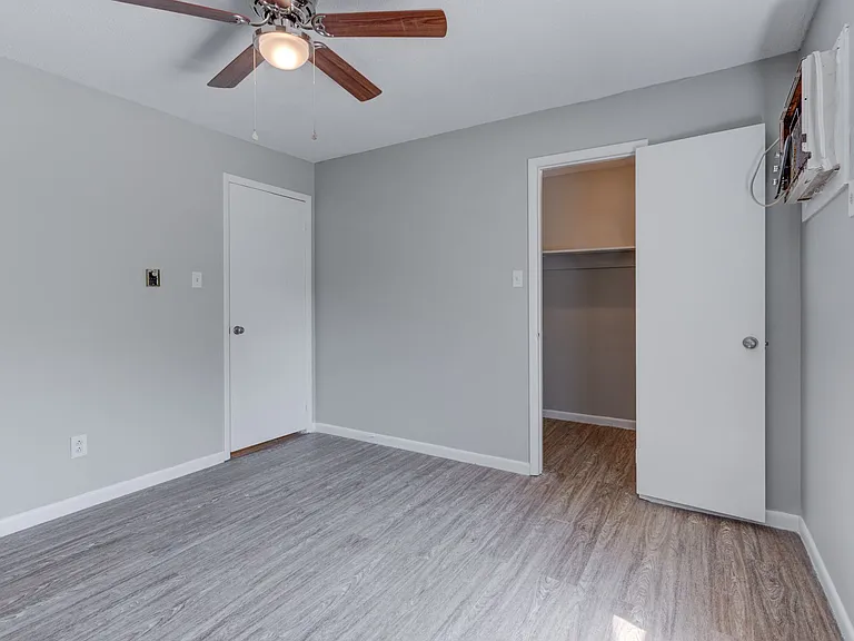 The Azalea: 1 & 2 Bedroom Apartments — Photo 25