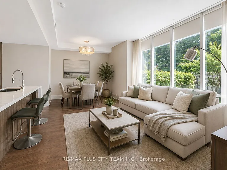 29 Queens Quay E #Townhouse 122 — Photo 2