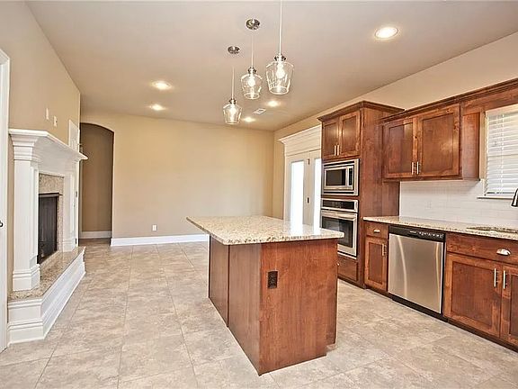 4th image of 4609 SW Plumley Ave