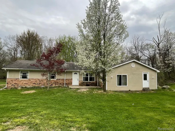 5559 Tipsico Lake Rd, Holly, MI 48442