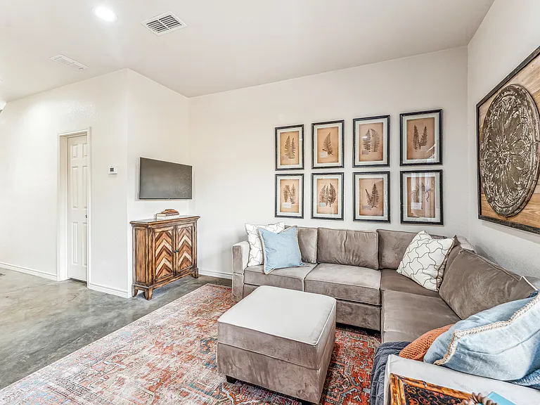 1111 W Vanderbilt St #202 — Photo 7