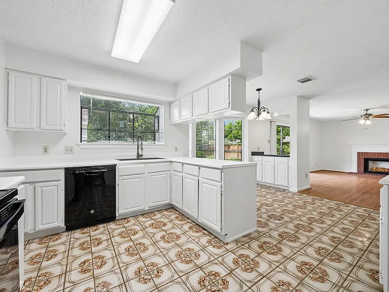 15251 Kelbrook Dr — Photo 5