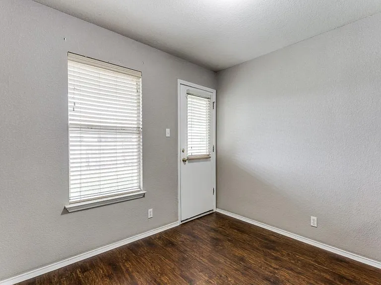 105 Loryn Dr — Photo 7