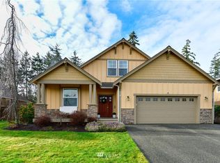2675 SW Fairway Point Dr, Oak Harbor, WA 98277