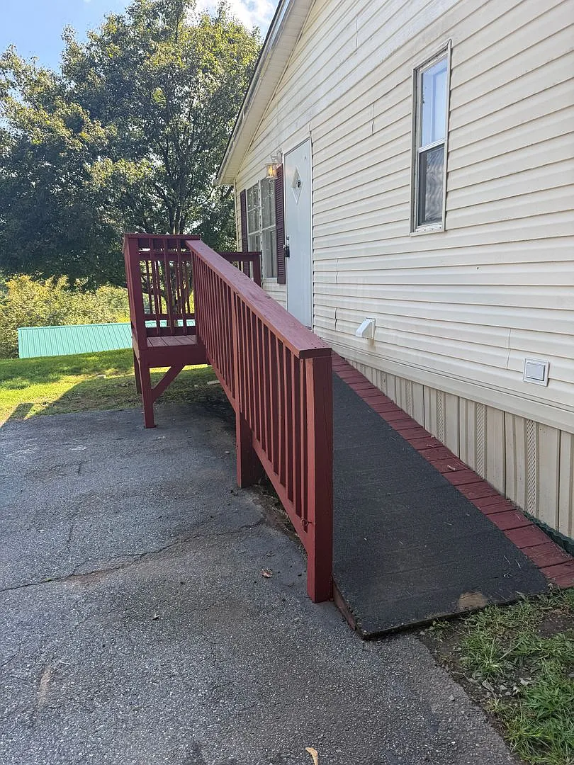 Ferguson Road — Photo 3