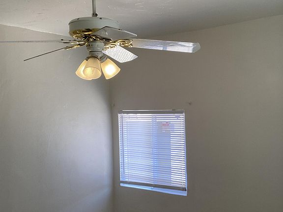 3rd image of 3041-3045 N Park Ave #3041