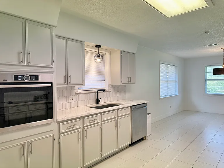 3945 Cheryl St — Photo 9