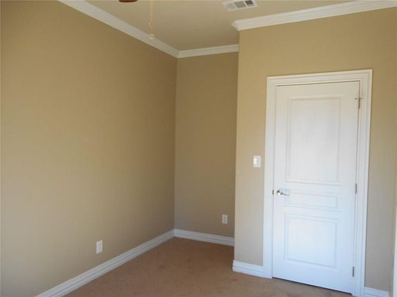 3rd image of 814 N East St