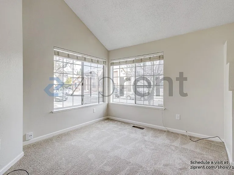 908 Beechwood Cir — Photo 1