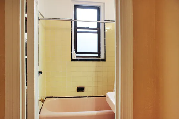 Sold by Thomas Lipovetsky, LREB | media 43