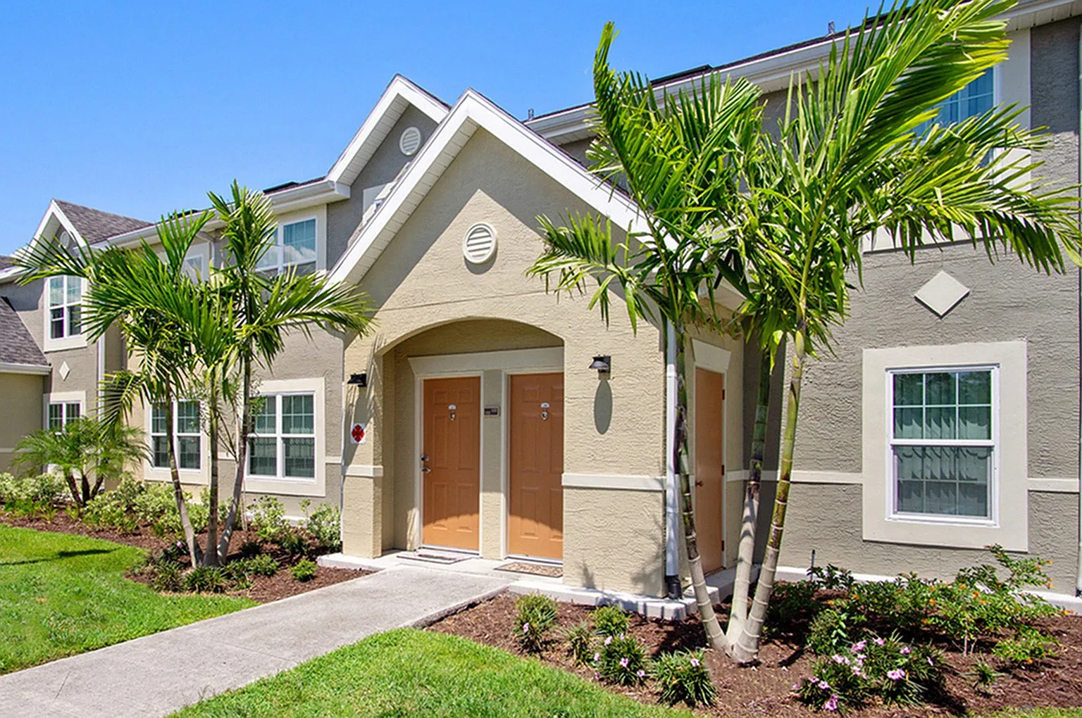 Seven Palms Apartments — Photo 1
