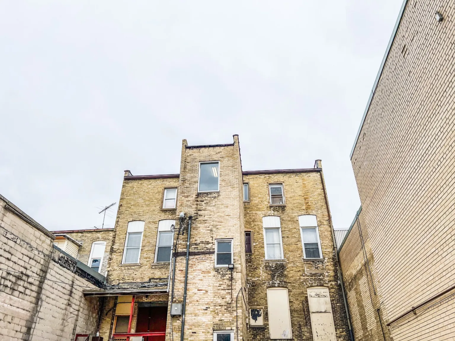 427 E Mill St — Photo 4