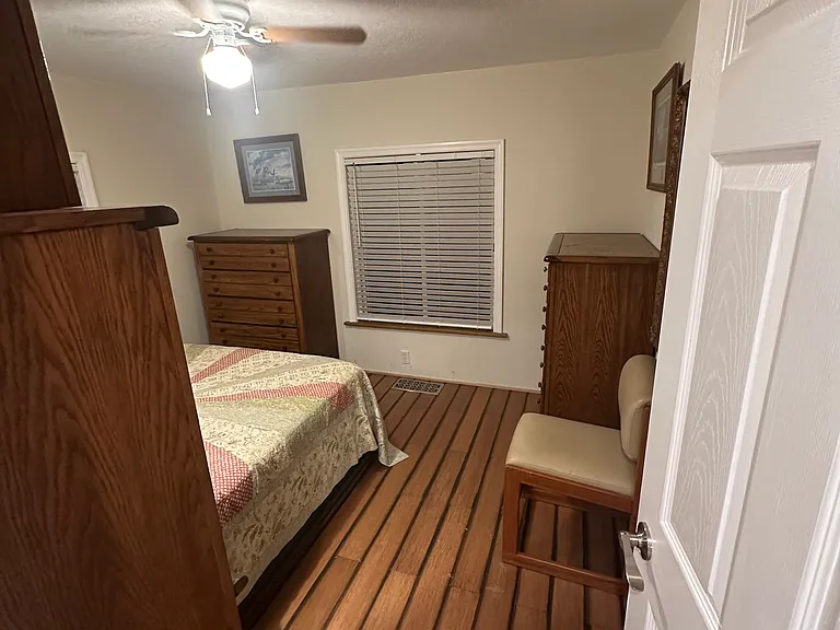 Bedrom is VERY well equipped. Two chest of drawers, extra cabinets around bed. Large mirror. Great lighting. Ceiling Fan
