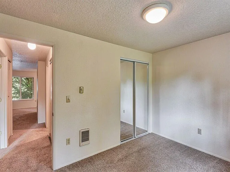 Harmony Court Apartments — Photo 10