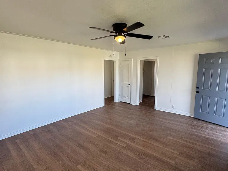1507 W Washington Ave — Photo 2