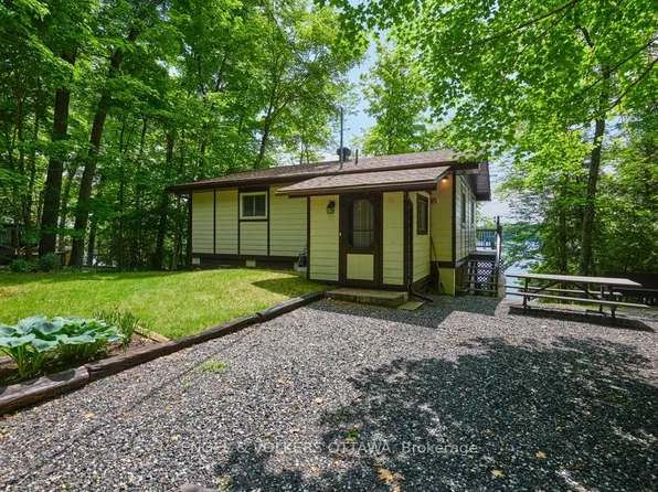 1054 Coutlee Point Ln, Central Frontenac, ON K0H 2P0