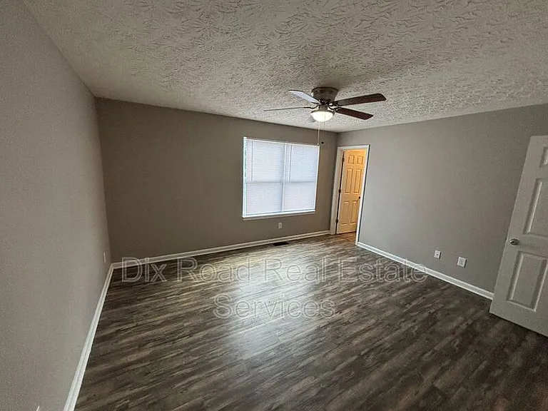 794 Carriage Hill Ln — Photo 13