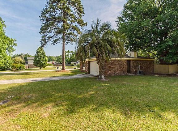 4th image of 3935 Creekwood Ln