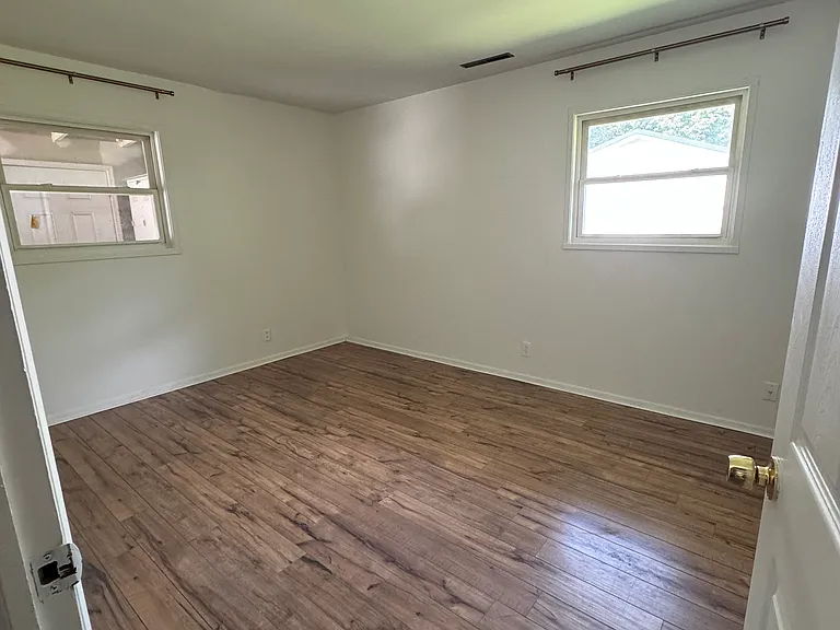 199 Valley View Dr — Photo 3