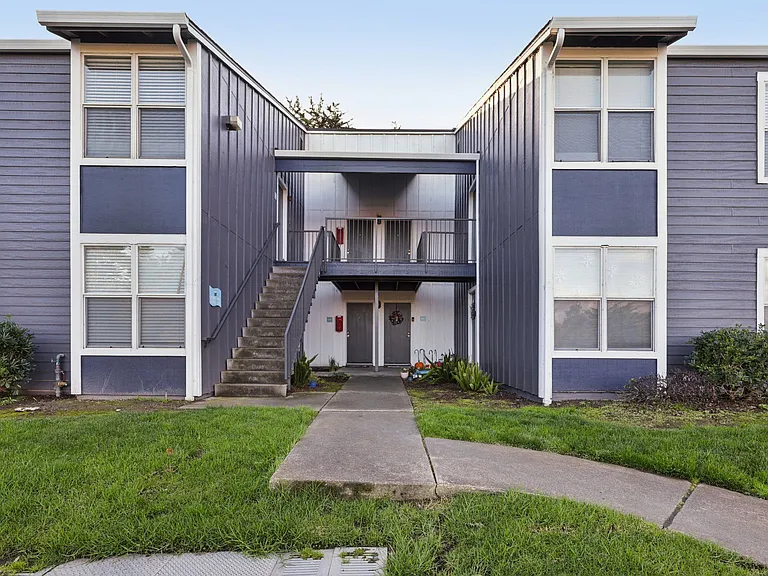 Skyline Heights Apartments — Photo 38