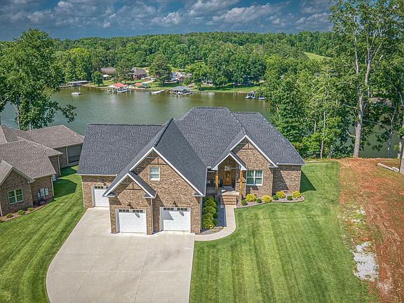 3rd image of 312 Freeman Dr