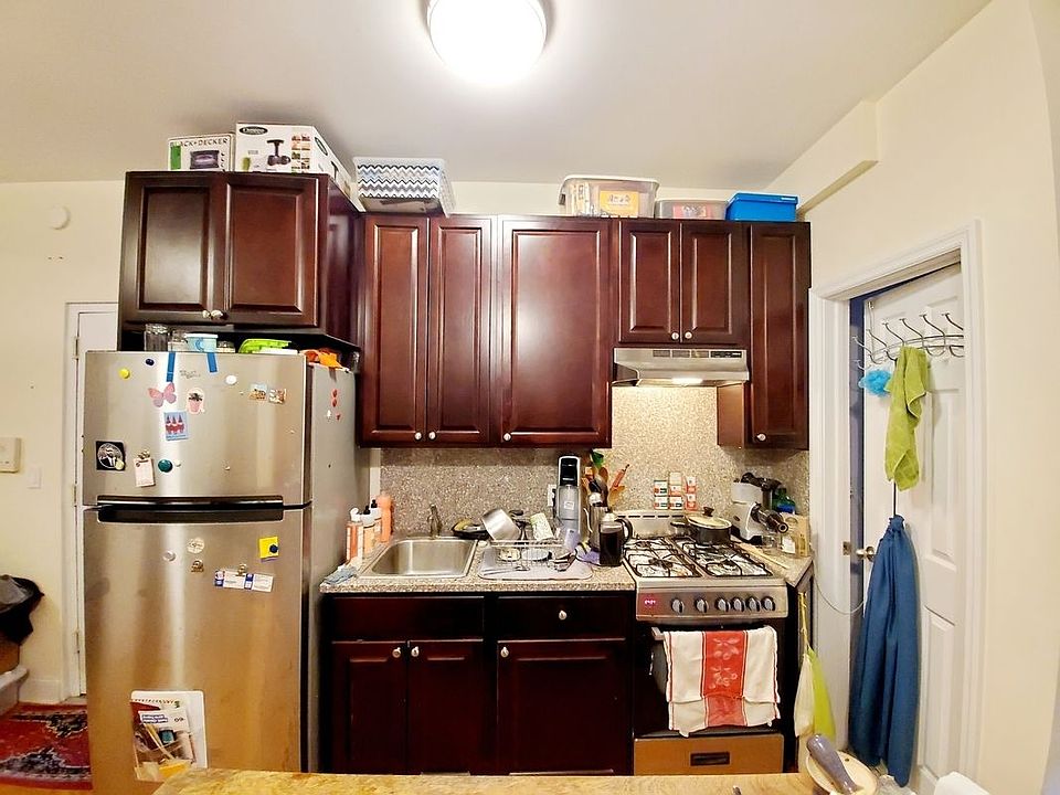 2nd image of 464 41st St APT 1F