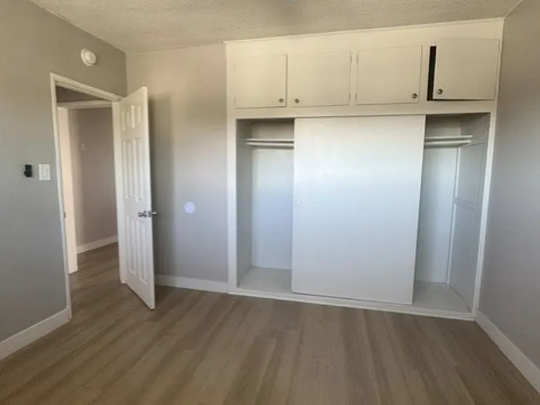Marine Bay Apartments — Photo 2