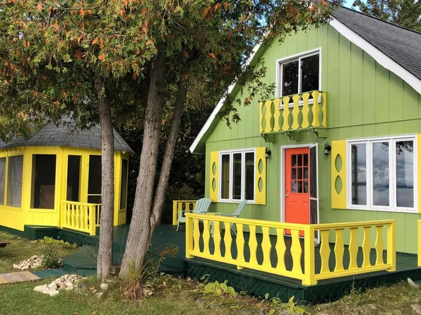 1611 N Gros Cap Rd, Saint Ignace, MI 49781