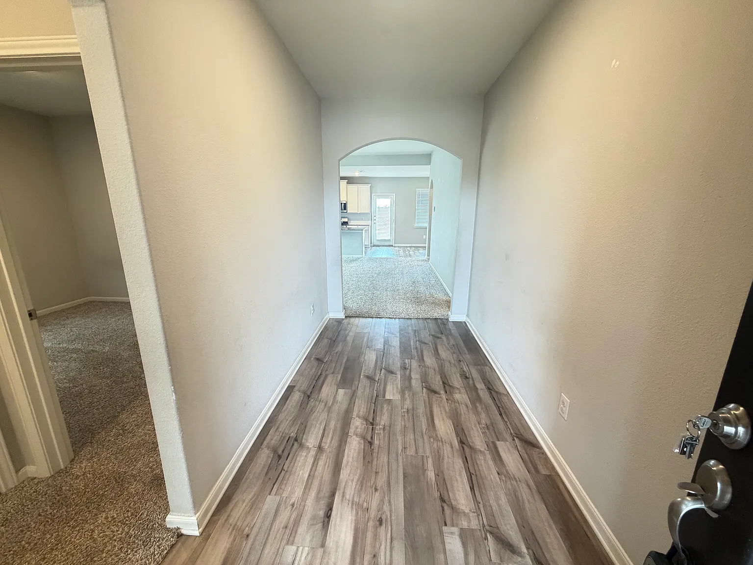 4 bed, 2000 sqft, $2,000 — Photo 2