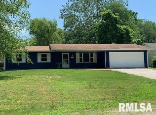 104 N 1st St, Riverton, IL 62561