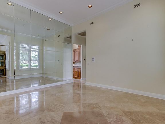 3rd image of 18605 Avenue Monaco