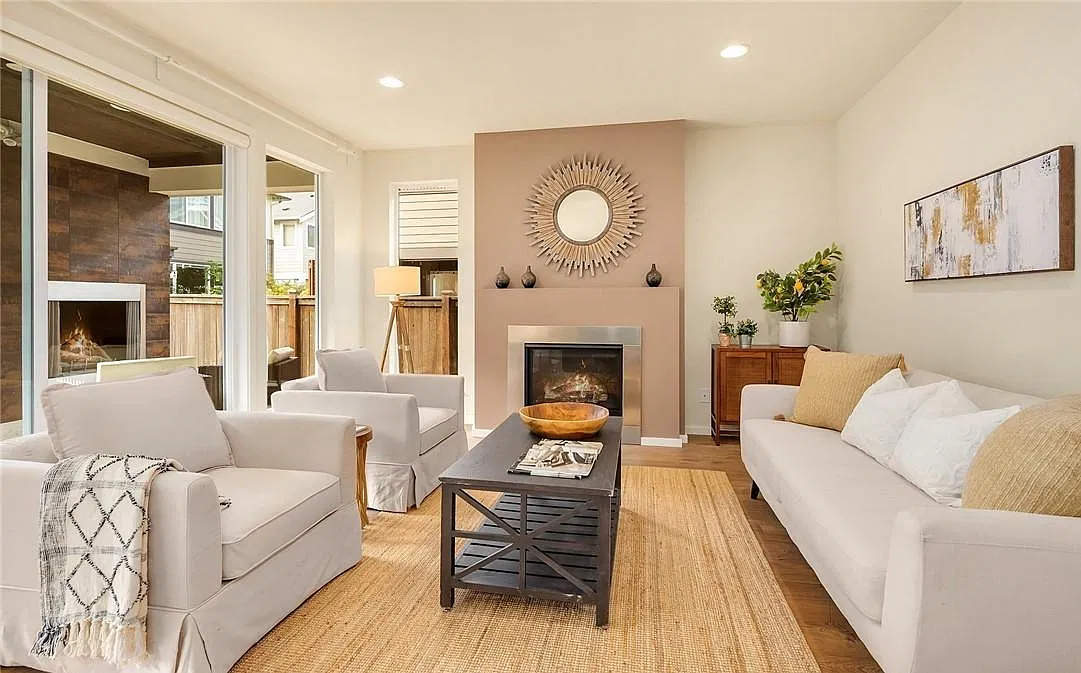 4 bed, 2.5 bath, 2704 sqft, $4,000 — Photo 3
