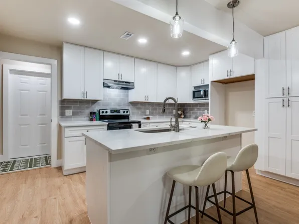 1546 Sunset Village Dr, Duncanville, TX 75137