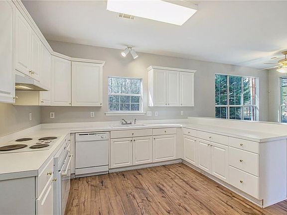 4th image of 125 Parkside Dr