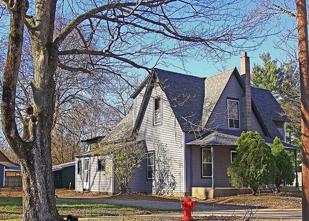1 Bedroom Apartments Available in Allegan — Photo 1