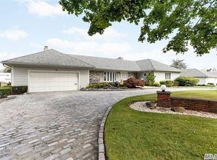 65 Melbury Rd, Babylon, NY 11702