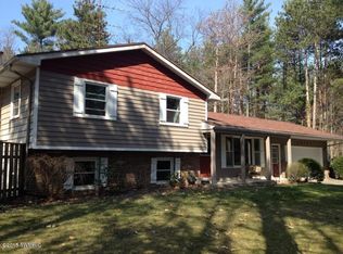 16585 Quincy St, Holland, MI 49424