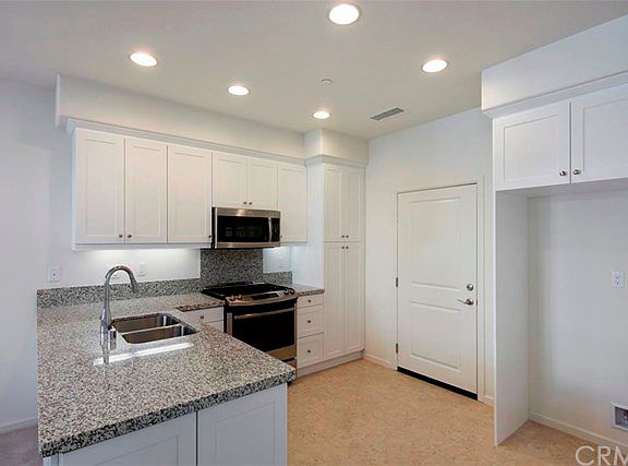 5th image of 914 Grove Ct
