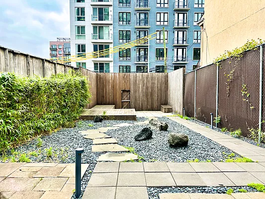 Rented by E Realty International Corp | media 16