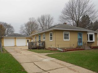 906 2nd Ave NE, Waverly, IA 50677