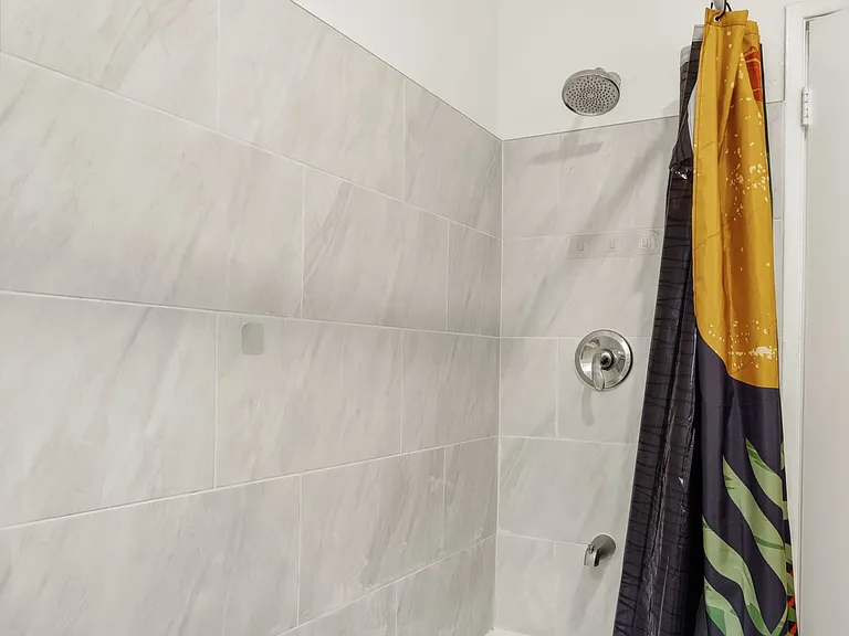 1250 E 3rd St #8 — Photo 12