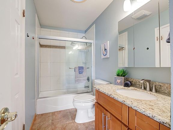 4th image of 2429 Greengate Dr