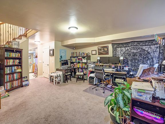 3rd image of 215 S Tamarak Cir